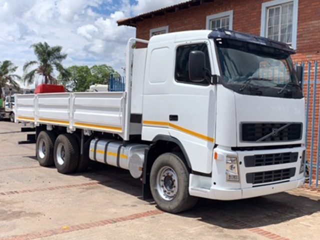 2004 Volvo Trucks